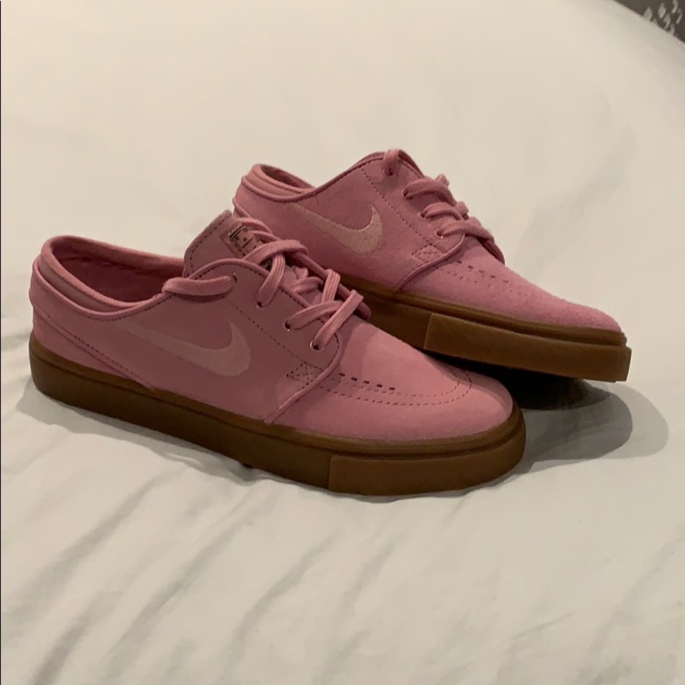 Nike x Stefan Janoski Pink Suede shoes